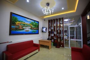 thumbnail: Lobby sitting area