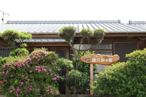 thumbnail: Exterior detail