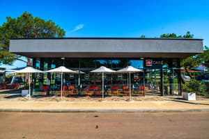 thumbnail: Bar (on property)