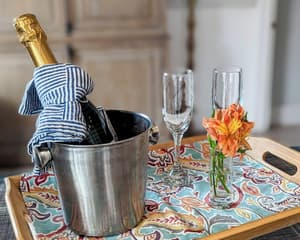 thumbnail: Champagne service