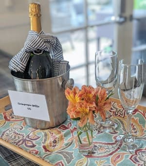 thumbnail: Champagne service