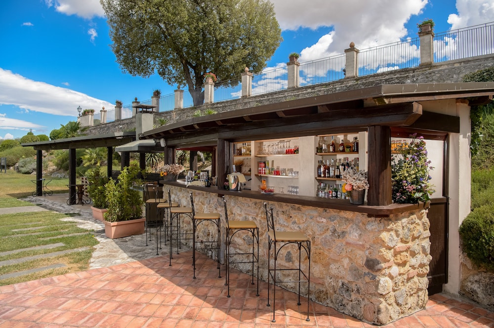 Poolside bar