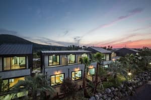 thumbnail: Front of property