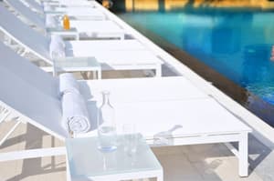 thumbnail: Bar (on property)
