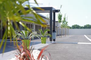 thumbnail: Exterior detail