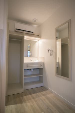 thumbnail: Bathroom sink