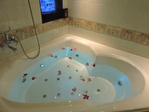 thumbnail: Deep soaking bathtub