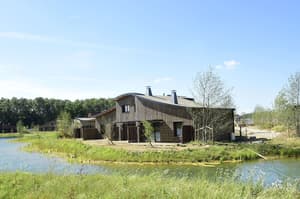thumbnail: Exterior detail