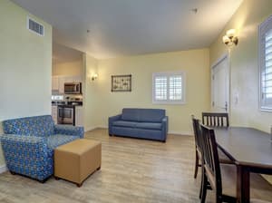 thumbnail: Family dining