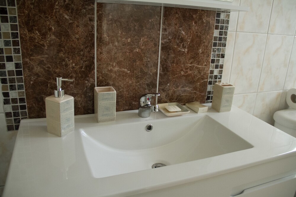 Bathroom sink