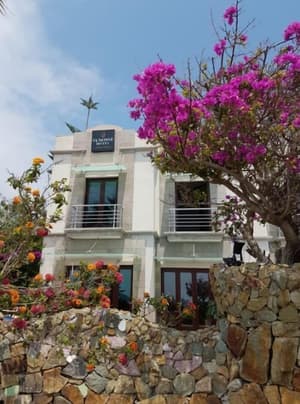 thumbnail: Front of property