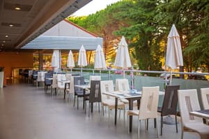 thumbnail: Outdoor dining