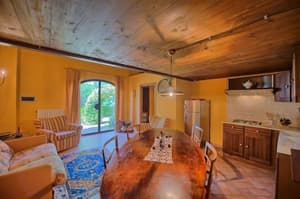 thumbnail: In-room dining