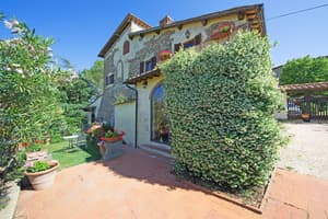 thumbnail: Front of property
