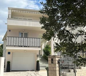 thumbnail: Exterior