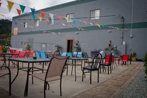 thumbnail: Outdoor dining
