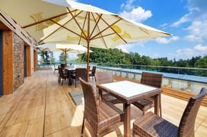 thumbnail: Outdoor dining
