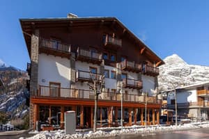 thumbnail: Front of property