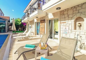 thumbnail: Front of property