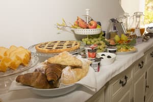 thumbnail: Breakfast area