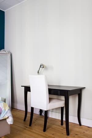 thumbnail: In-room business center