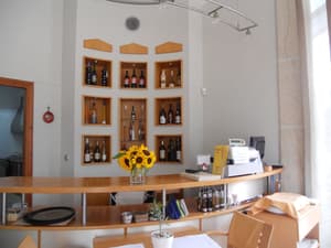 thumbnail: Bar (on property)