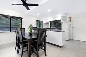 thumbnail: Dining room