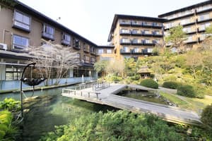 thumbnail: Exterior detail