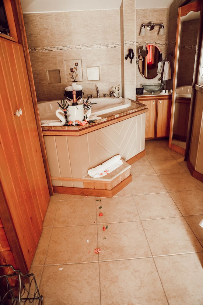 Jetted tub