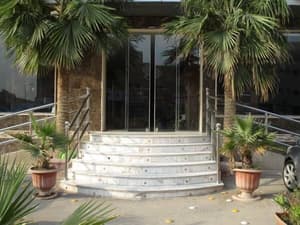 thumbnail: Front of property