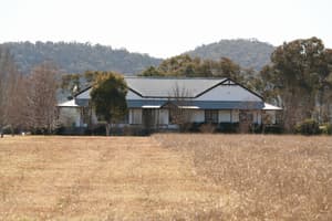 thumbnail: Front of property
