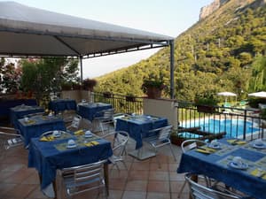 thumbnail: Outdoor dining