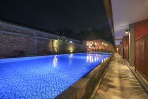 thumbnail: Outdoor pool