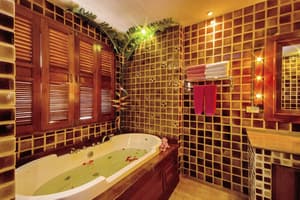 thumbnail: Deep soaking bathtub