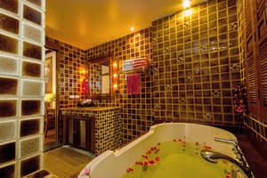 thumbnail: Deep soaking bathtub