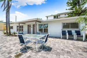 thumbnail: Outdoor dining