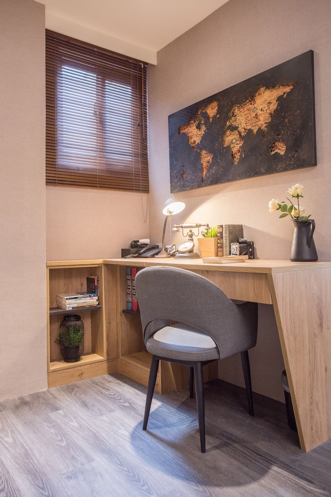 In-room business center