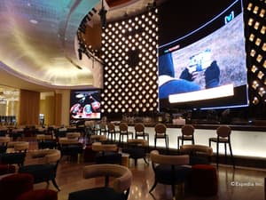 thumbnail: Bar (on property)