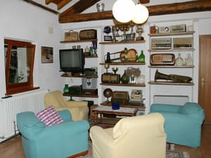 thumbnail: Lobby sitting area