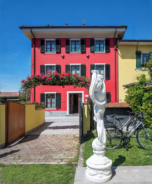 thumbnail: Front of property