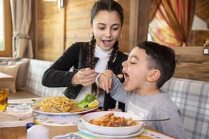 thumbnail: Family dining