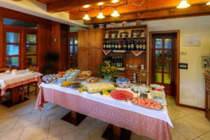 thumbnail: Breakfast area