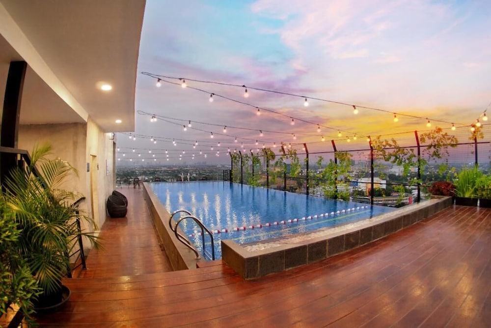 Rooftop pool