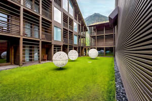 thumbnail: Exterior