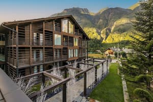 thumbnail: Exterior