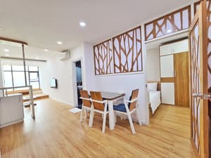 thumbnail: In-room dining
