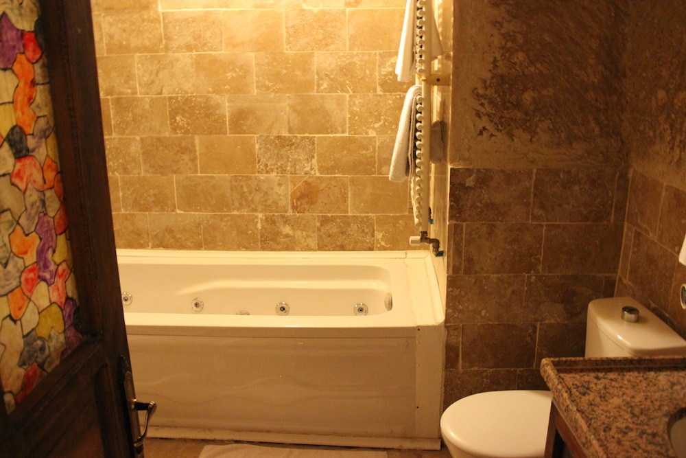 Jetted tub