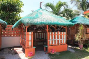 thumbnail: Outdoor dining