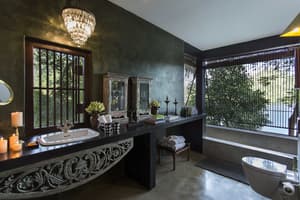 thumbnail: Bathroom amenities