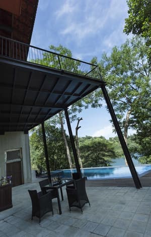 thumbnail: Outdoor dining